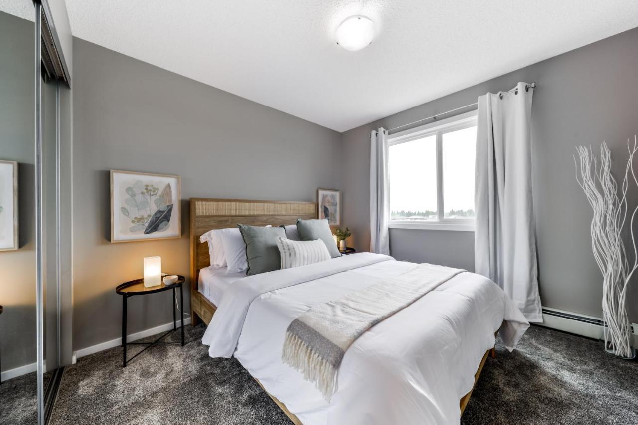 Peaceful Oasis Condo, Ac, Top Floor, Secure Ug Parking, Balcony, King Bed! Edmonton Exterior photo