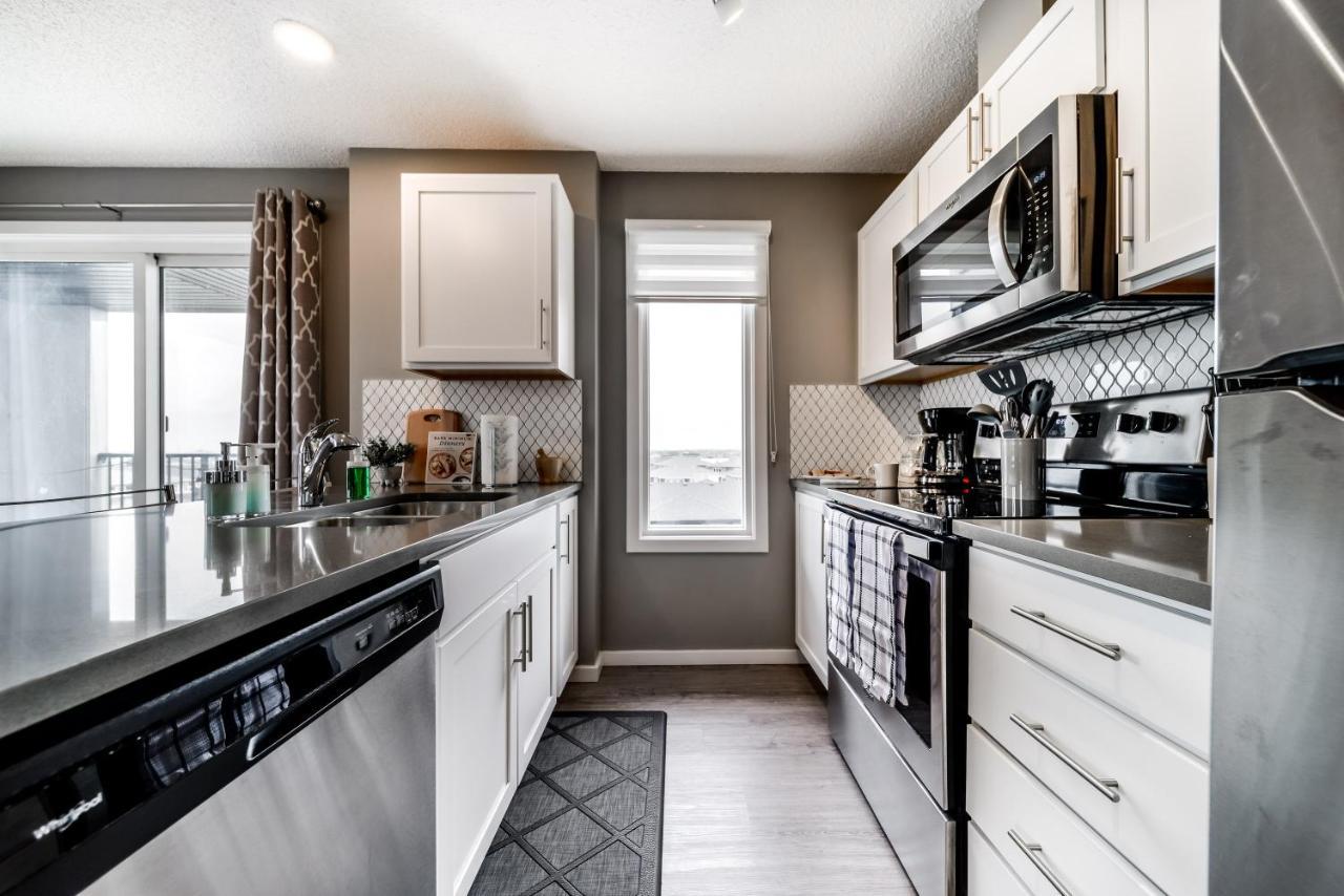 Peaceful Oasis Condo, Ac, Top Floor, Secure Ug Parking, Balcony, King Bed! Edmonton Exterior photo