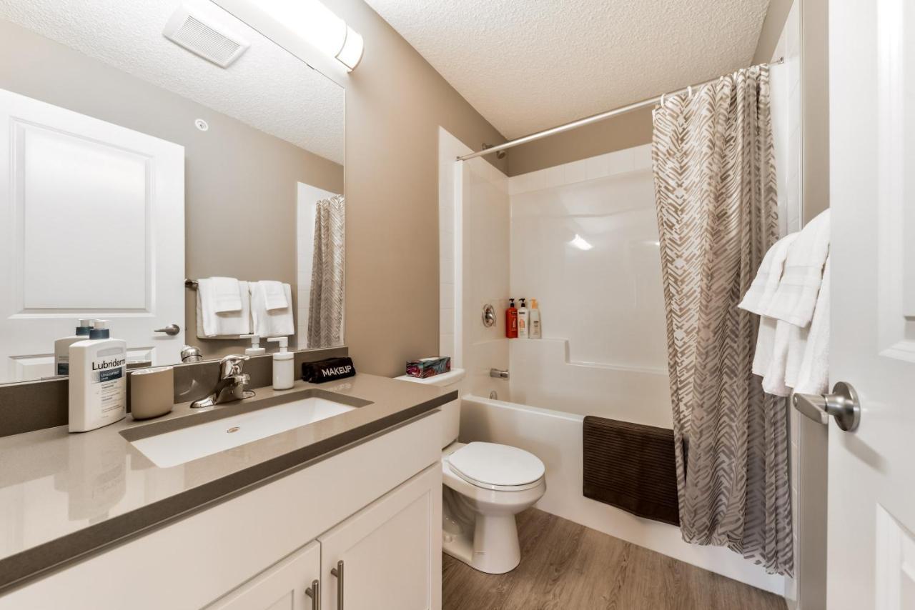 Peaceful Oasis Condo, Ac, Top Floor, Secure Ug Parking, Balcony, King Bed! Edmonton Exterior photo